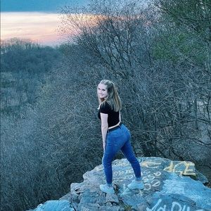 Meet your Posher, Genna